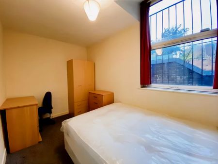 3 Bed 1 Bath - Photo 4