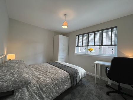 4 Bed Flat, Napier Drive, G51 - Photo 4