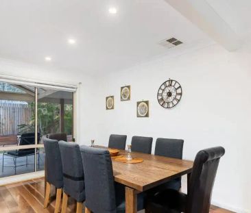 “Large, Modern Family Home with Swimming Pool” - Photo 2