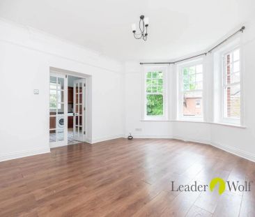 2 bed flat to rent in West Overcliff Drive, Westbourne, BH4 - Photo 1