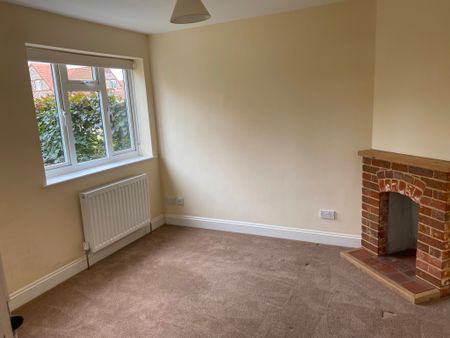 3 Bed House To Let in Centre of Holt - Photo 2
