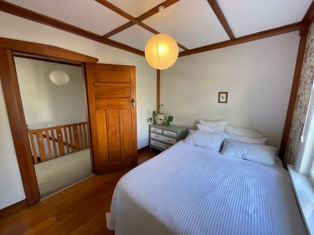 FAMILY LIVING CLOSE TO THE HOSPITAL - Photo 2