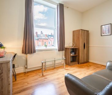 Flat 7, 2 VICTORIA TERRACE Leeds - LS3 1BX - Photo 1