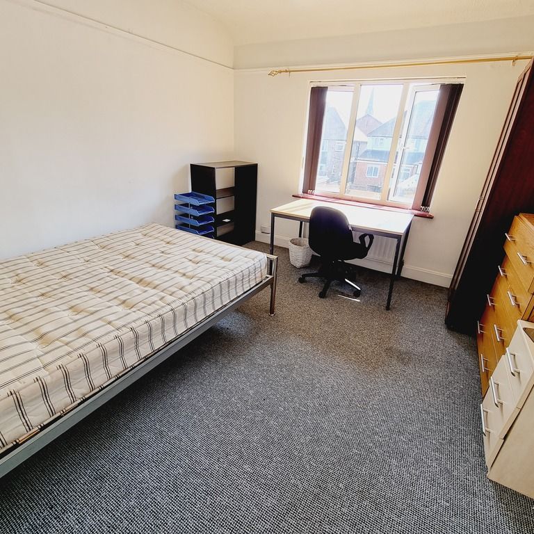 4 Bed Student Accommodation - Photo 1