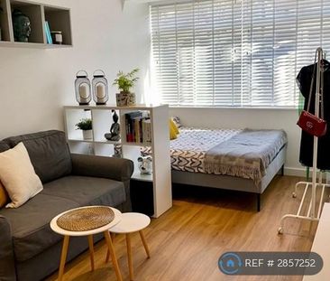 Studio to rent - Photo 1