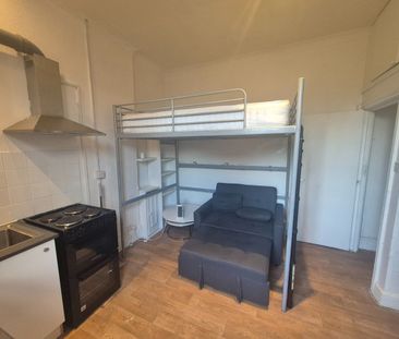 Studio Flat, Walm Lane, NW2 - Photo 1