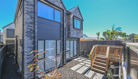 Looking for a comfortable, modern home sweet home?? Look no further. - Photo 2