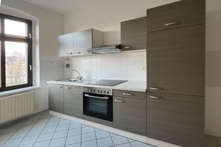 EBK... Großes Wohnzimmer... Bad mit Fenster - Photo 2