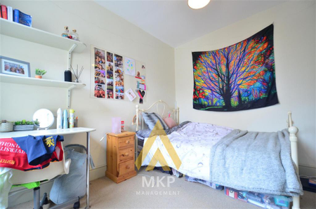 6 bedroom terraced house to rent - Photo 4