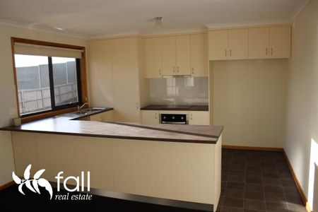 Contemporary Comfort in a Quiet Cul-de-Sac - Photo 5