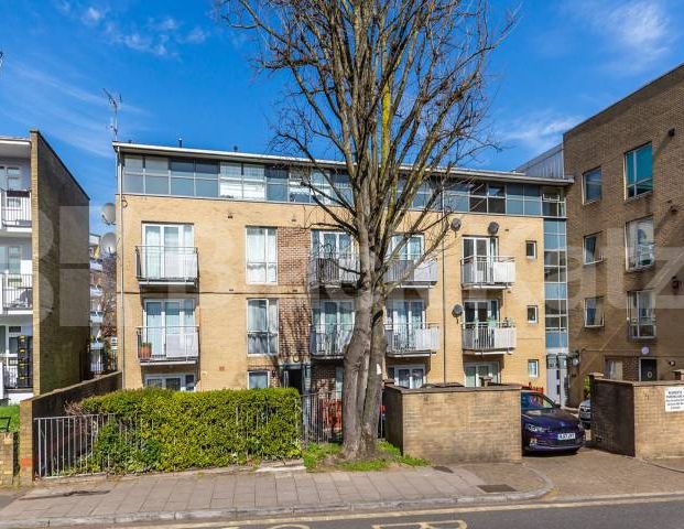 Located in a prime location in Islington and close to a station and amenities - Photo 1