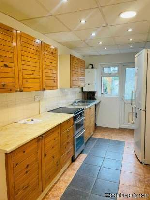 2 bedroom property to rent in London - Photo 4