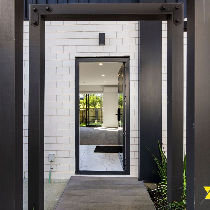 Spacious One-Bedroom with Courtyard & Storage - Photo 1