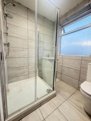 4 bedroom semi-detached house to rent - Photo 4