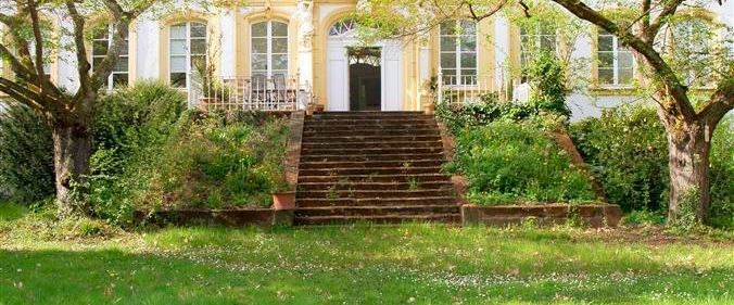 Große, exklusive barrierefreie Schlosswohnung mit modernen Einbauküchen, großem eigenem Garten, mehreren Tageslichtbädern und Park! - Photo 1