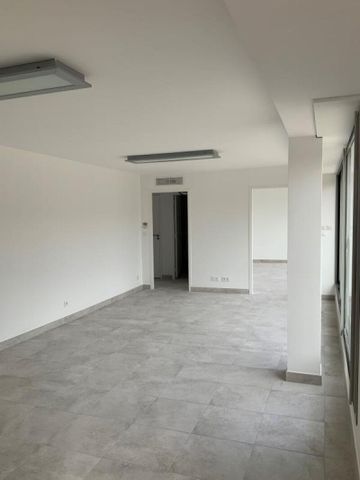 Appartement 4 pièces 89m2 MARSEILLE 14EME 1 105 euros - Photo 5