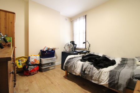 2 Bed Flat, Smallwood Road, SW17 - Photo 2