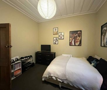 Warm and welcoming in sunny St Clair - Photo 4