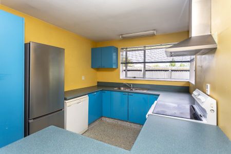 Spacious Pet Friendly Family Home! - Photo 2