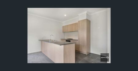 Stylish 4-Bedroom Family Home – Space, Comfort & Convenience! - Photo 5