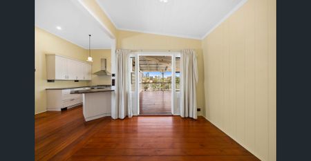 Live the Dream in this Beautiful Character Cottage - Photo 2