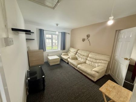 2 bed maisonette to rent in Southall, UB2, UB2 - Photo 4