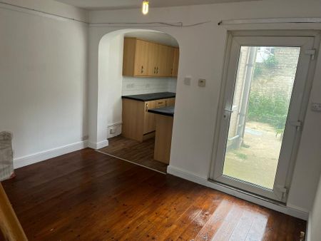 2 bedroom terraced house to rent - Photo 5
