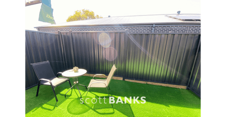 Suite 4 - Includes furniture, utilities and free internet - Raymond Street Residences - Photo 2