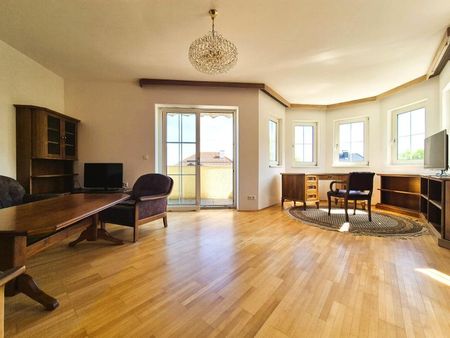 Wohnen wie im Schloss! Großzügige, stilvolle 2-Zimmer-Wohnung mit Balkon in Toplage, teilmöbliert, Tiefgarage und Freiparkplatz! - Foto 4