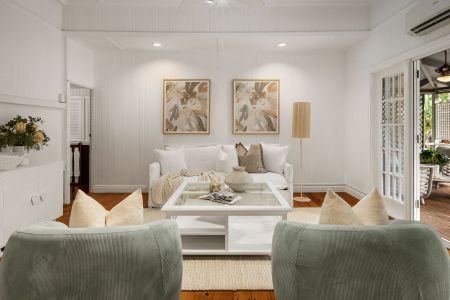 Generous Family Home in a Sought-After Locations - Photo 2
