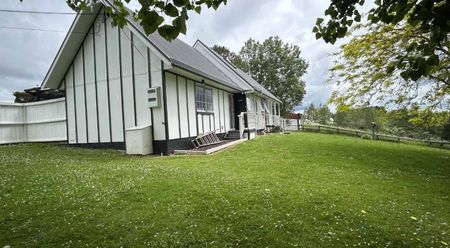 Charming 2-Bedroom Home with Spacious Attic in Waitoki - Photo 4