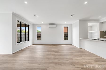 Stylish, low-maintenance living in a prime location! - Photo 5