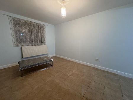 3 bedroom ground floor flat to rent - Photo 3