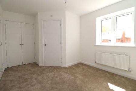3 bedroom end of terrace house to rent - Photo 2