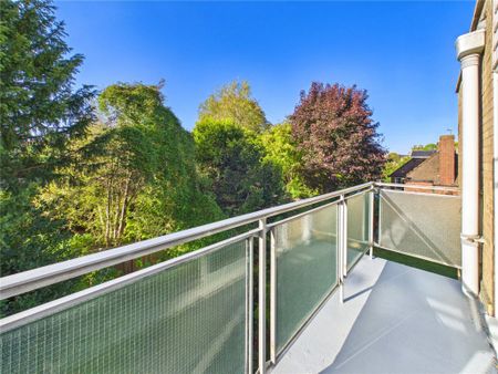 3 bed Flat for rent - Photo 4