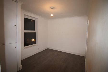West Wycombe Road, High Wycombe - Photo 2