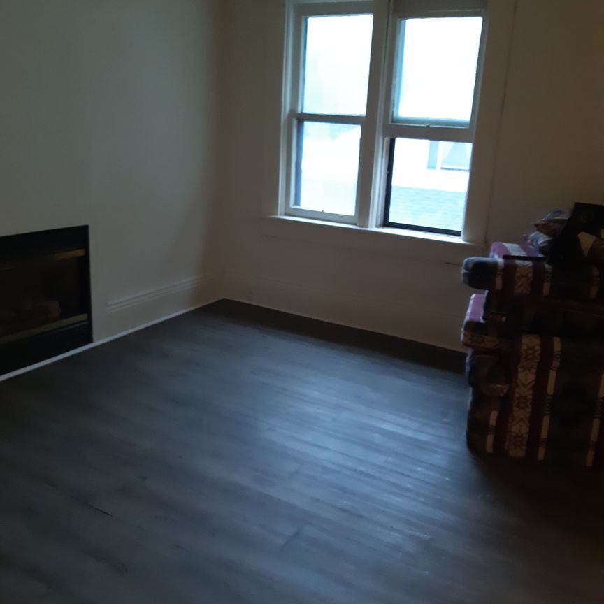 2brm Apartment On Sydenham St. Available Now - Photo 1