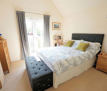 4 bedroom semi-detached house to rent - Photo 5