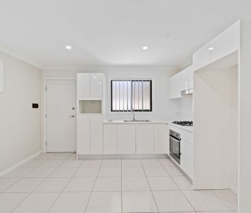 Spacious private granny flat with water included - Photo 4