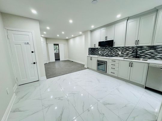 For Lease - 196 Caledonia Road Unit# Main Flr, Toronto, Ontario - Photo 1