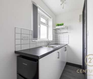 1 bedroom in a house share to rent - Photo 5