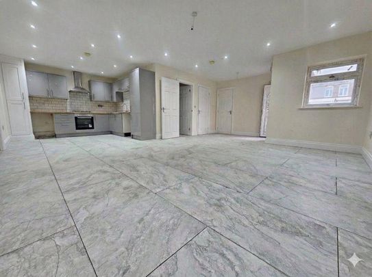 9 bedroom bungalow to rent - Photo 1