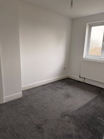 2 Bed Terraced House, Pomfret Avenue, LU2 - Photo 4