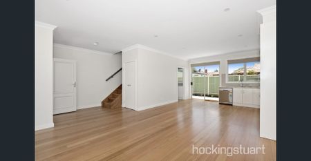 Stunning 3-bedroom Townhouse In Central Reservoir Location - Photo 2