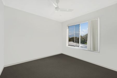 LARGE TOWNHOUSE 2 LIVING AREAS, VIEWS & GREAT SIZE BACK YARD - Photo 4