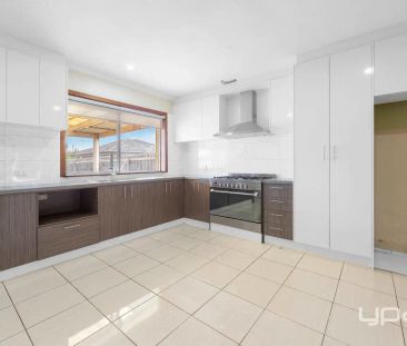 “Charming Family Home for Rent in Sunshine West” - Photo 2