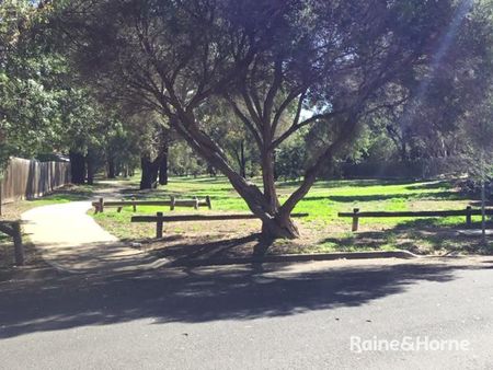 Family Home - Photo 4