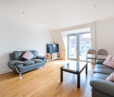 Oakridge Place, 46 Oak End Way, Gerrards Cross,SL9 - Photo 2