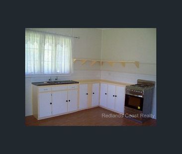 Lovely 3 Bedroom Property - Photo 2