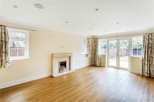 6 bedroom detached house to rent - Photo 1